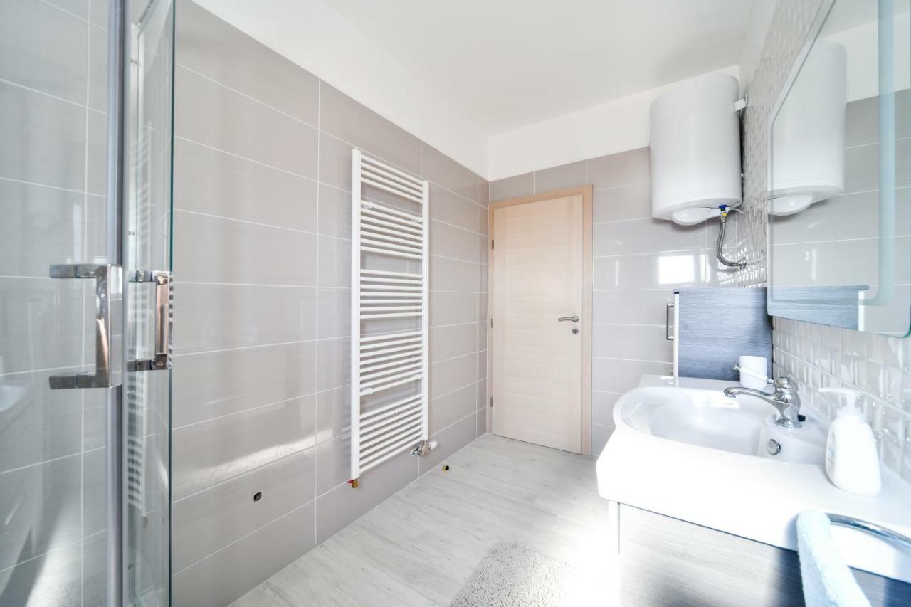 Apartman Novokmet-Crno Hotel ซาดาร์ ภายนอก รูปภาพ