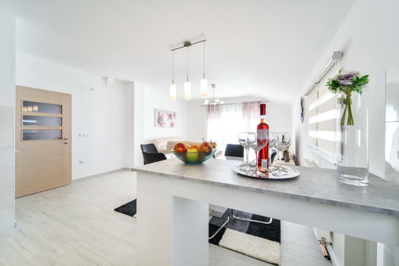 Apartman Novokmet-Crno Hotel ซาดาร์ ภายนอก รูปภาพ